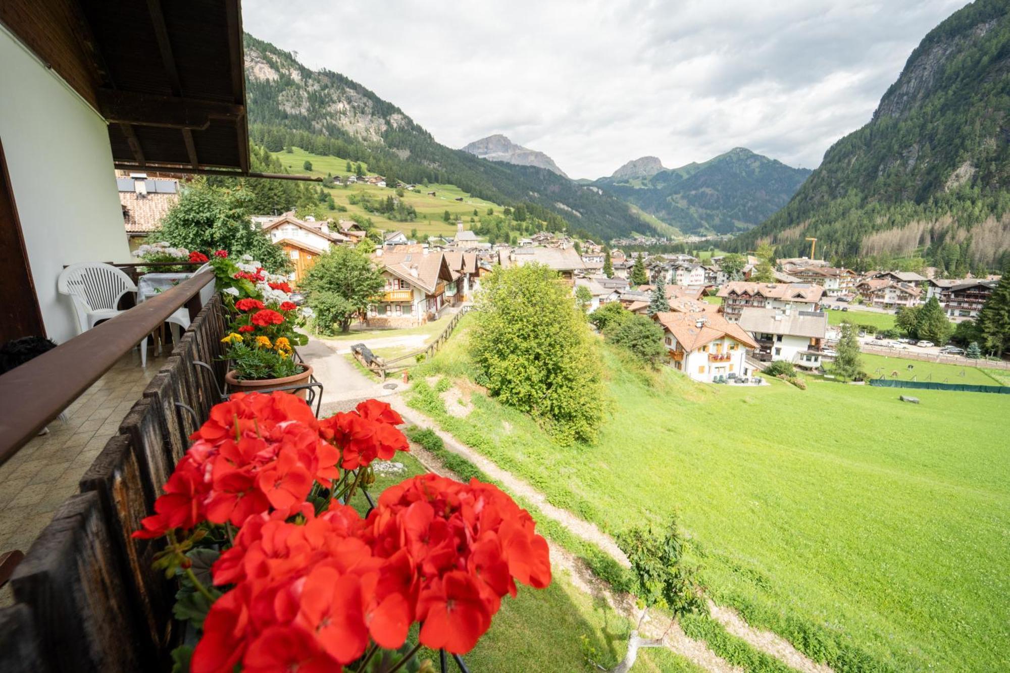Cesa Cherpei - Dog Friendly Campitello di Fassa Esterno foto