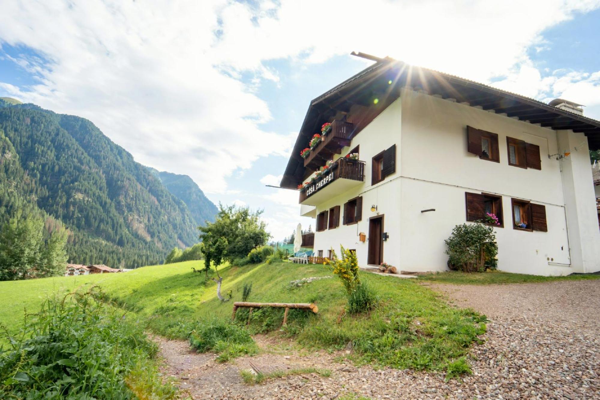 Cesa Cherpei - Dog Friendly Campitello di Fassa Esterno foto